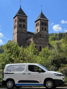 Gardiens Des Souvenirs, le spécialiste de l'entretien, la rénovation et le fleurissement de tombes à l'abbaye de Murbach en Alsace (Haut-Rhin)