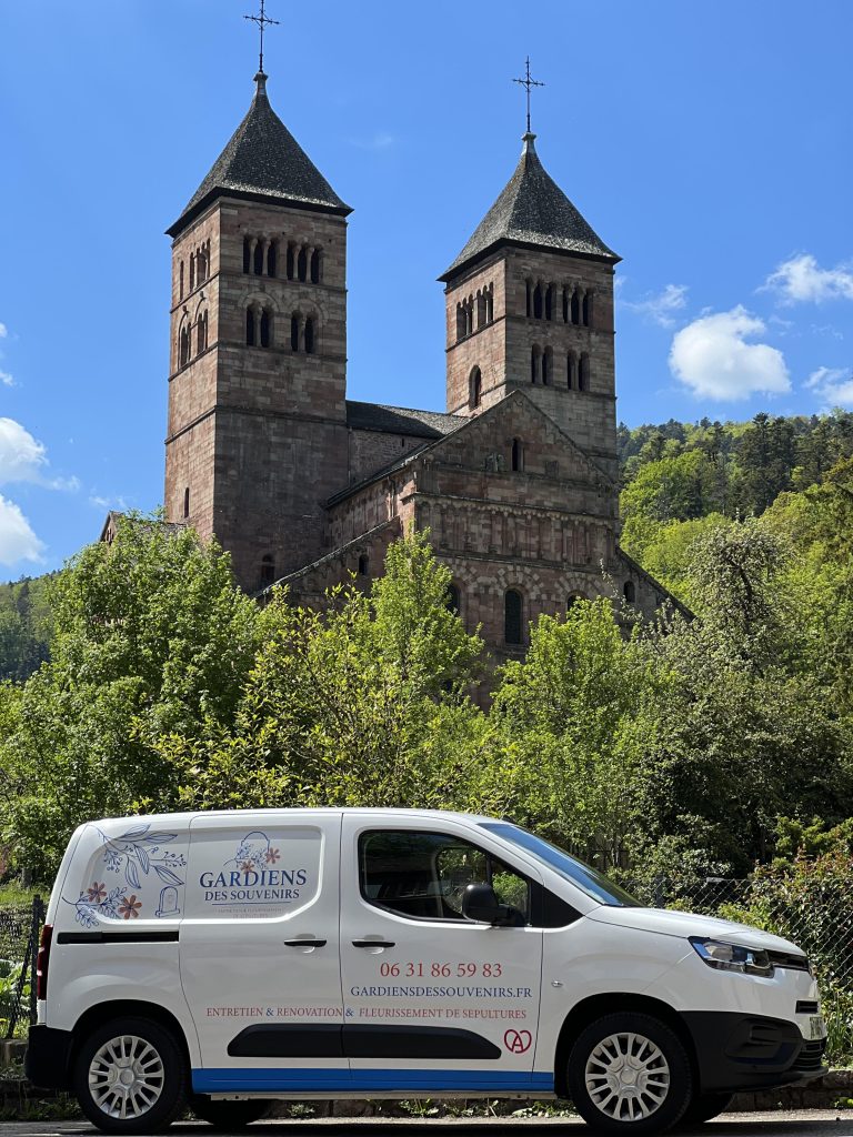 Gardiens Des Souvenirs, le spécialiste de l'entretien, la rénovation et le fleurissement de tombes à l'abbaye de Murbach en Alsace (Haut-Rhin)