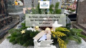 Des fleurs sur les tombes pour Noël en Alsace.